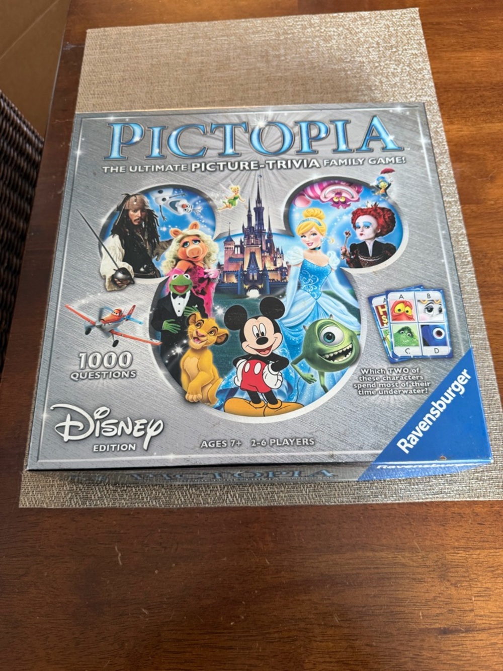 Disney‎ Pictopia Trivia board game